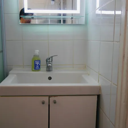 Apartament Charming And Bright Studio Metro On The Corner Pantin