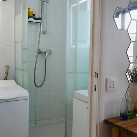 Apartament Charming And Bright Studio Metro On The Corner Pantin