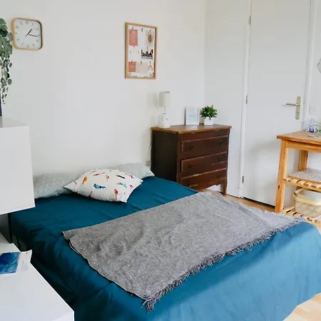 Apartament Charming And Bright Studio Metro On The Corner Pantin